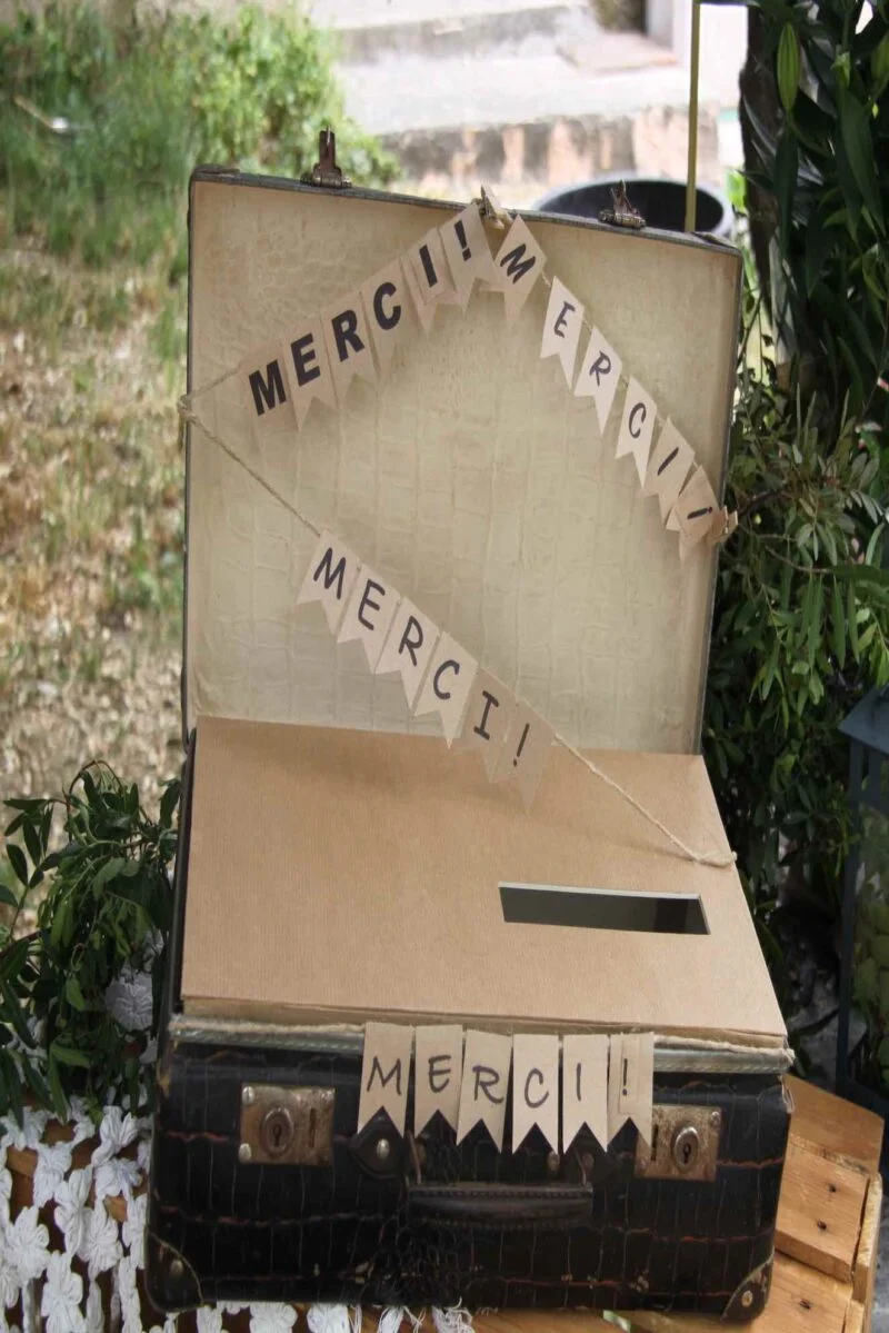 Boite cadeau urne valise