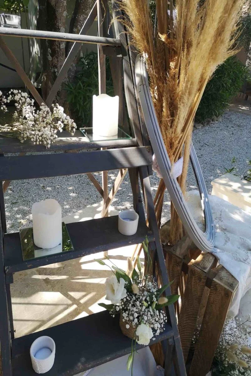Escabeau gris en location-Décoration Aix