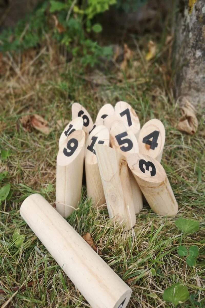 Jeu d'exterieur quilles à aix